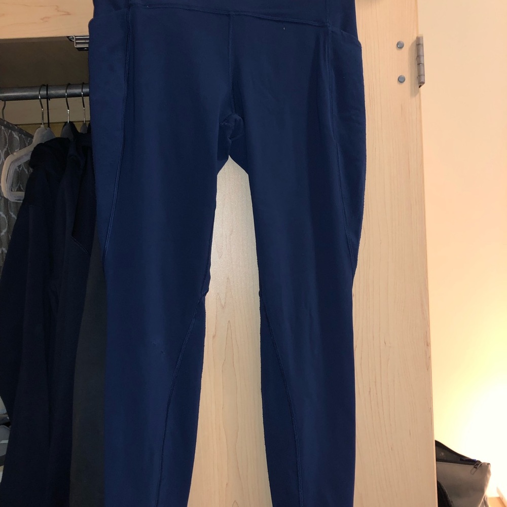 Lululemon cropped size 8 navy leggings